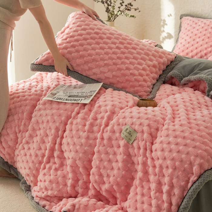 91家纺网 家纺一手货源 找家纺 早晨家纺 2025新款金贵款牛奶绒提花-可拆卸冬被 金贵-玉粉