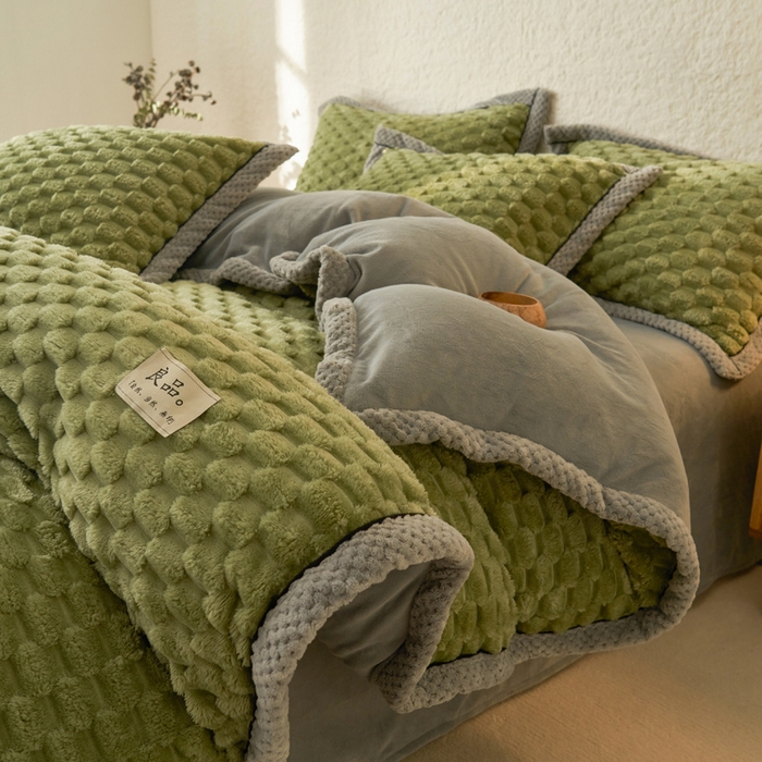 91家纺网 家纺一手货源 找家纺 早晨家纺 2025新款金贵款牛奶绒提花-可拆卸冬被 金贵-草绿