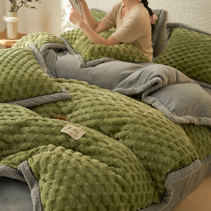 91家纺网 家纺一手货源 找家纺 早晨家纺 2025新款金贵款牛奶绒提花-可拆卸冬被 金贵-草绿