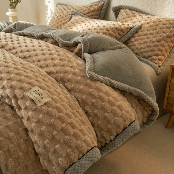 91家纺网 家纺一手货源 找家纺 早晨家纺 2025新款金贵款牛奶绒提花-可拆卸冬被 金贵-米驼
