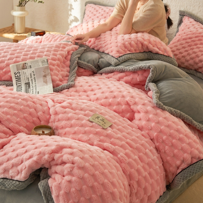 91家纺网 家纺一手货源 找家纺 早晨家纺 2025新款金贵款牛奶绒提花-可拆卸冬被 金贵-玉粉