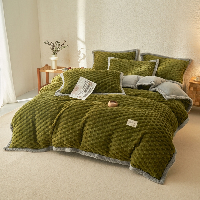 91家纺网 家纺一手货源 找家纺 早晨家纺 2025新款金贵款牛奶绒提花-可拆卸冬被 金贵-橄榄绿