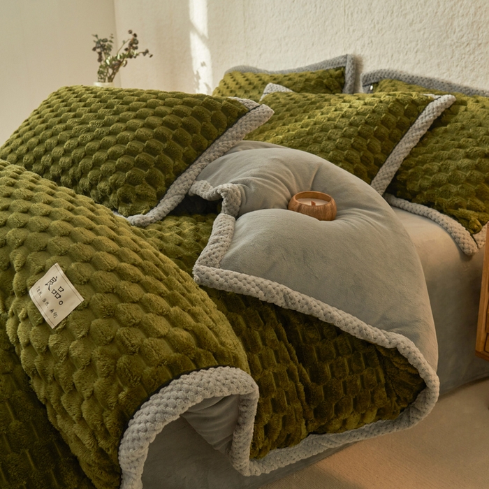 91家纺网 家纺一手货源 找家纺 早晨家纺 2025新款金贵款牛奶绒提花-可拆卸冬被 金贵-橄榄绿