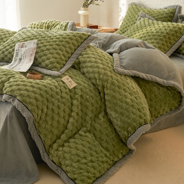91家纺网 家纺一手货源 找家纺 早晨家纺 2025新款金贵款牛奶绒提花-可拆卸冬被 金贵-草绿