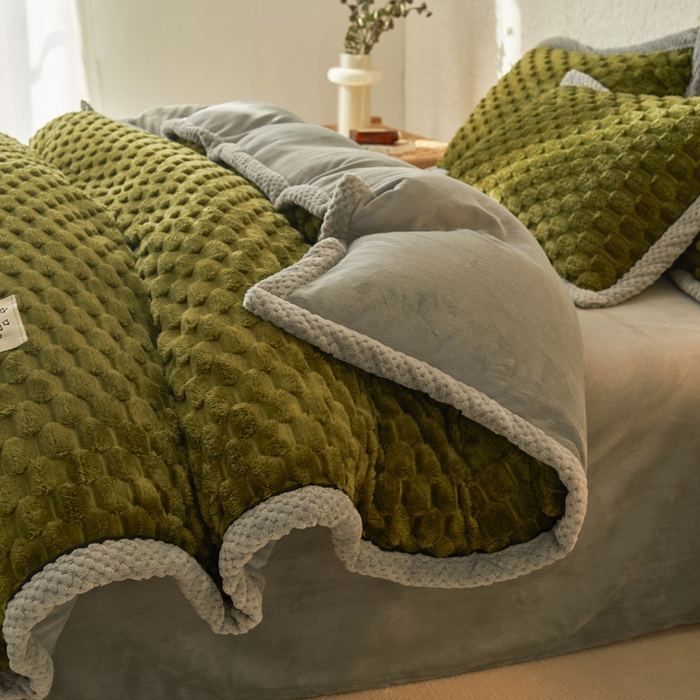 91家纺网 家纺一手货源 找家纺 早晨家纺 2025新款金贵款牛奶绒提花-可拆卸冬被 金贵-橄榄绿