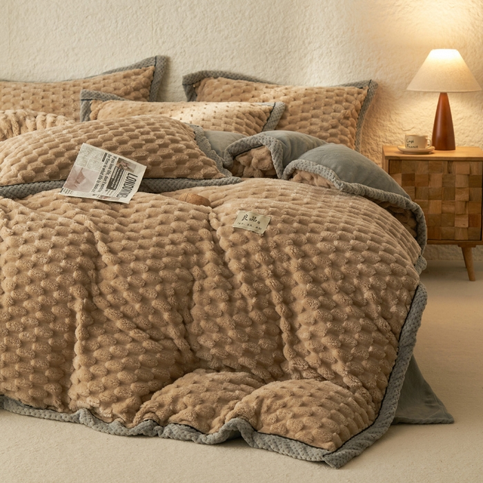 91家纺网 家纺一手货源 找家纺 早晨家纺 2025新款金贵款牛奶绒提花-可拆卸冬被 金贵-米驼