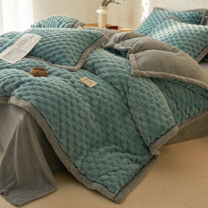 91家纺网 家纺一手货源 找家纺 早晨家纺 2025新款金贵款牛奶绒提花-可拆卸冬被 金贵-宾利蓝