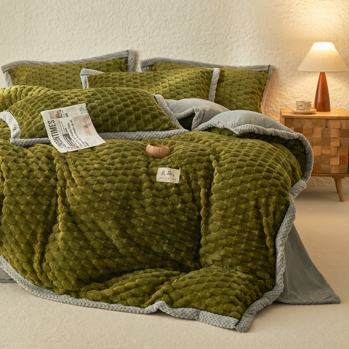 91家纺网 家纺一手货源 找家纺 早晨家纺 2025新款金贵款牛奶绒提花-可拆卸冬被 金贵-橄榄绿
