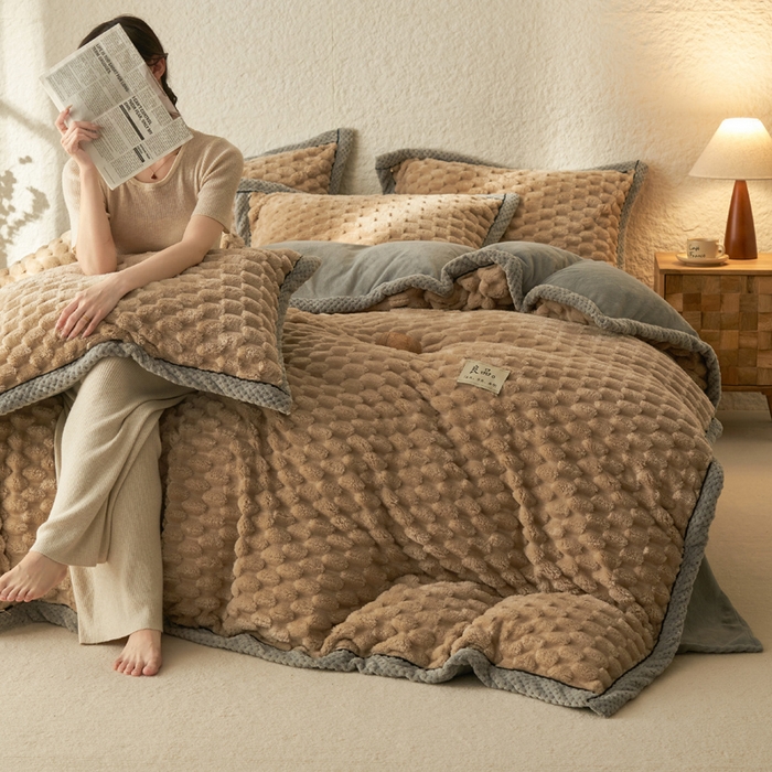 91家纺网 家纺一手货源 找家纺 早晨家纺 2025新款金贵款牛奶绒提花-可拆卸冬被 金贵-米驼