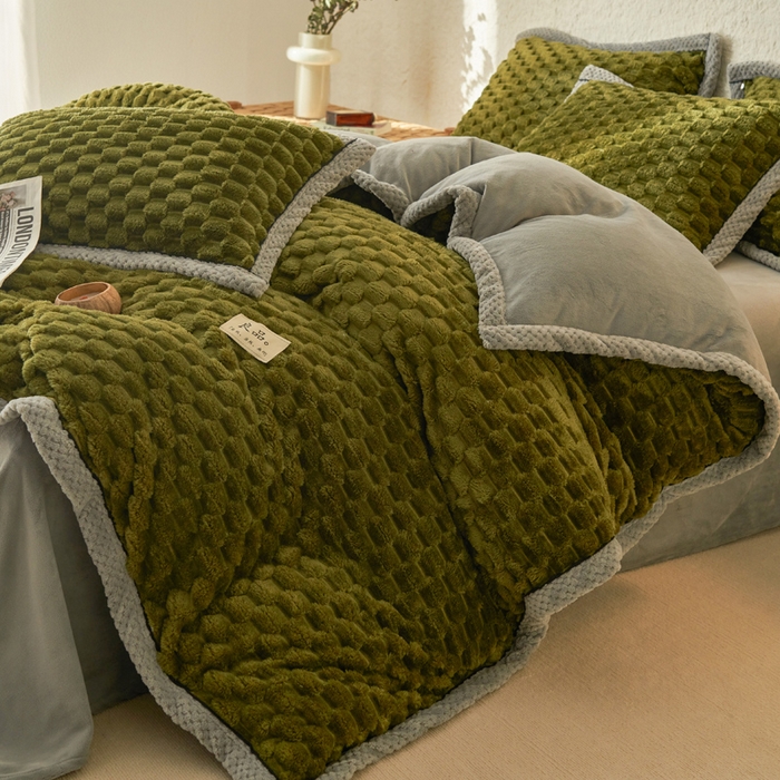 91家纺网 家纺一手货源 找家纺 早晨家纺 2025新款金贵款牛奶绒提花-可拆卸冬被 金贵-橄榄绿