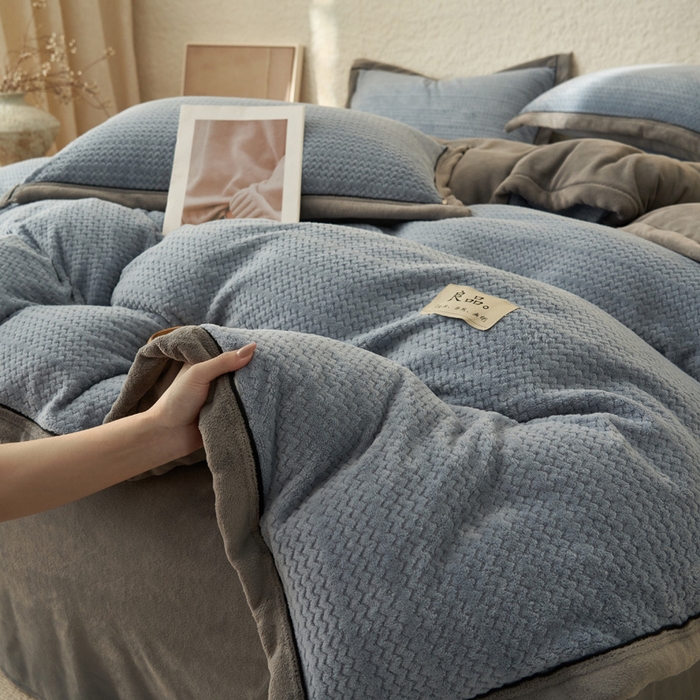 91家纺网 家纺一手货源 找家纺 早晨家纺 2025新款青沐款牛奶绒提花-可拆卸冬被 青沐-宾利蓝