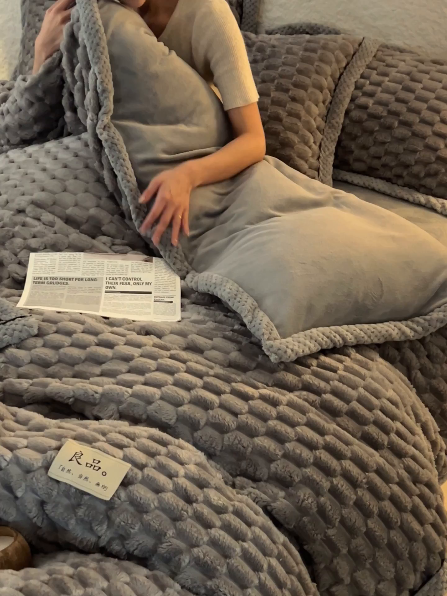 91家纺网 家纺一手货源 找家纺 早晨家纺 2025新款金贵款牛奶绒提花-可拆卸冬被 金贵-浅灰