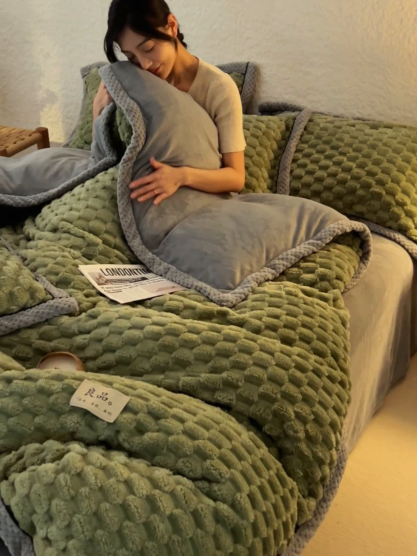 91家纺网 家纺一手货源 找家纺 早晨家纺 2025新款金贵款牛奶绒提花-可拆卸冬被 金贵-草绿