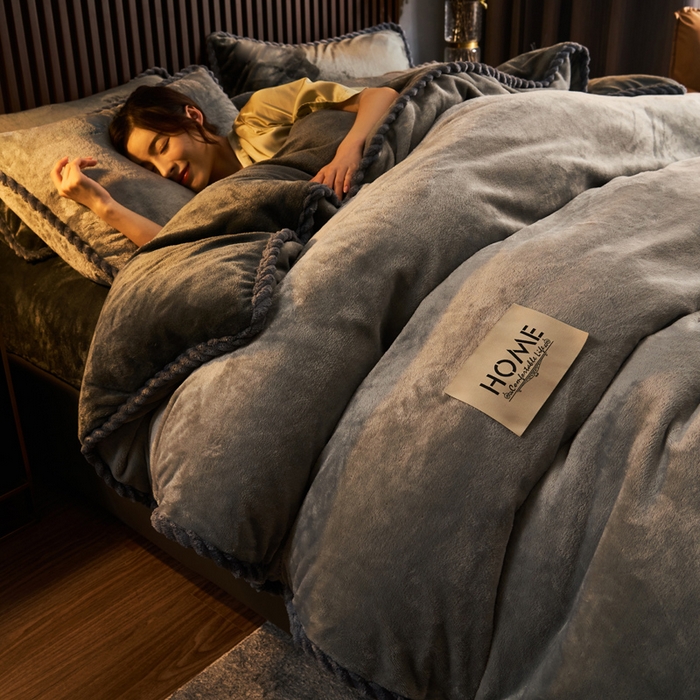 91家纺网 家纺一手货源 找家纺 （总）早晨家纺 2025新款黑金牛奶绒纯色可拆洗冬被风格2