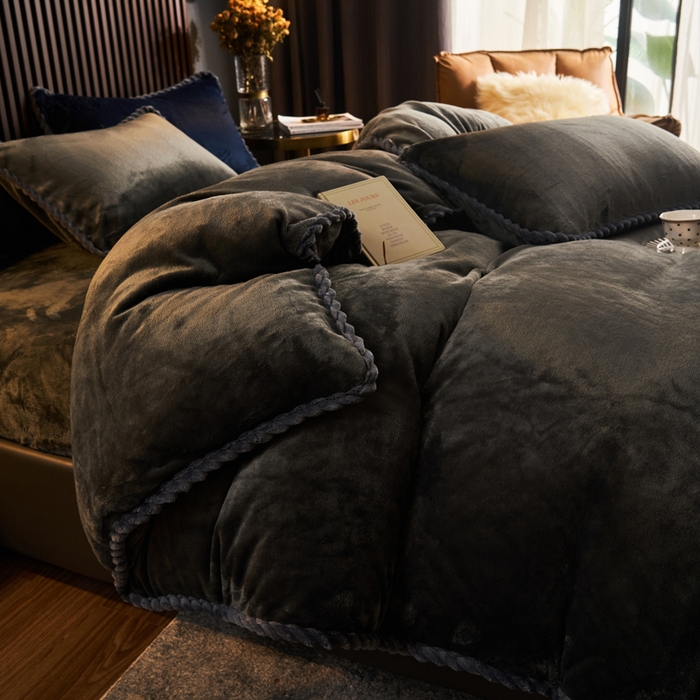 91家纺网 家纺一手货源 找家纺 早晨家纺 2025新款黑金牛奶绒纯色可拆洗冬被风格2 黑金-深灰