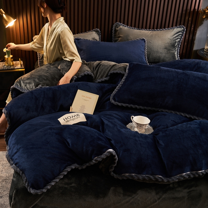 91家纺网 家纺一手货源 找家纺 早晨家纺 2025新款黑金牛奶绒纯色可拆洗冬被风格2 黑金-深蓝