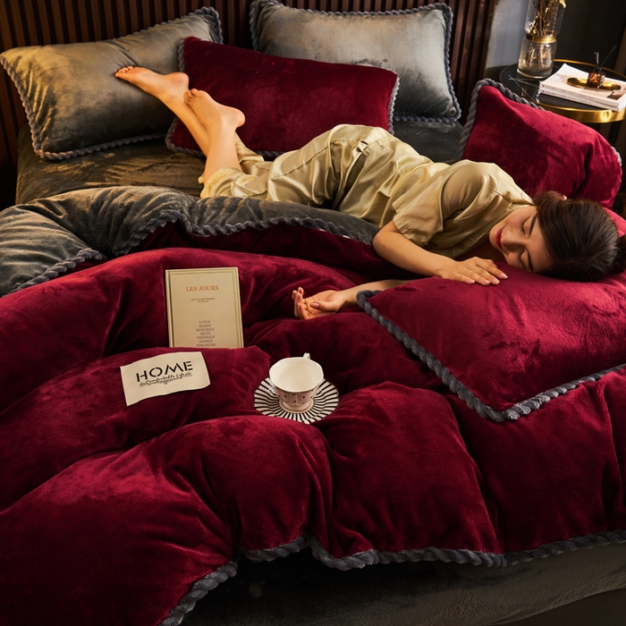 91家纺网 家纺一手货源 找家纺 早晨家纺 2025新款黑金牛奶绒纯色可拆洗冬被风格2 黑金-酒红