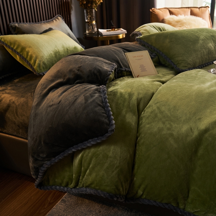 91家纺网 家纺一手货源 找家纺 早晨家纺 2025新款黑金牛奶绒纯色可拆洗冬被风格2 黑金-草绿