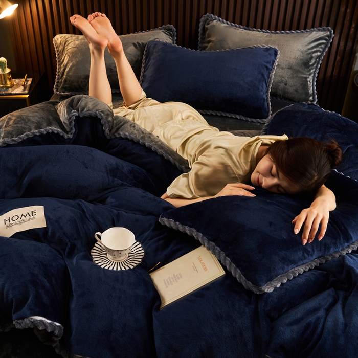 91家纺网 家纺一手货源 找家纺 早晨家纺 2025新款黑金牛奶绒纯色可拆洗冬被风格2 黑金-深蓝