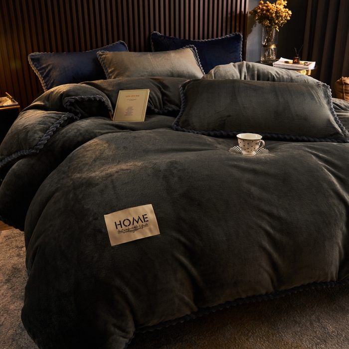 91家纺网 家纺一手货源 找家纺 早晨家纺 2025新款黑金牛奶绒纯色可拆洗冬被风格2 黑金-深灰