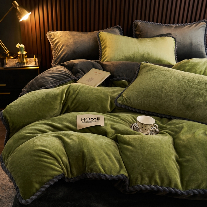 91家纺网 家纺一手货源 找家纺 早晨家纺 2025新款黑金牛奶绒纯色可拆洗冬被风格2 黑金-草绿