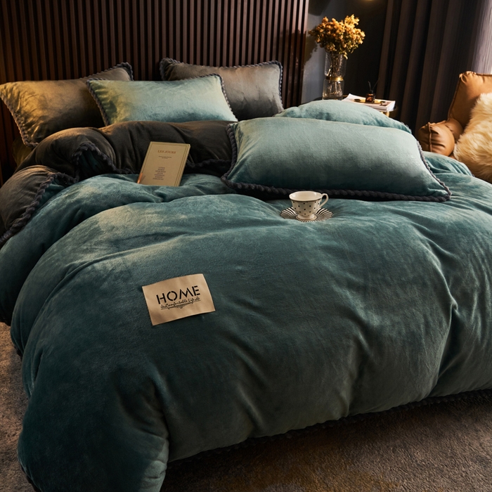91家纺网 家纺一手货源 找家纺 早晨家纺 2025新款黑金牛奶绒纯色可拆洗冬被风格2 黑金-孔雀蓝