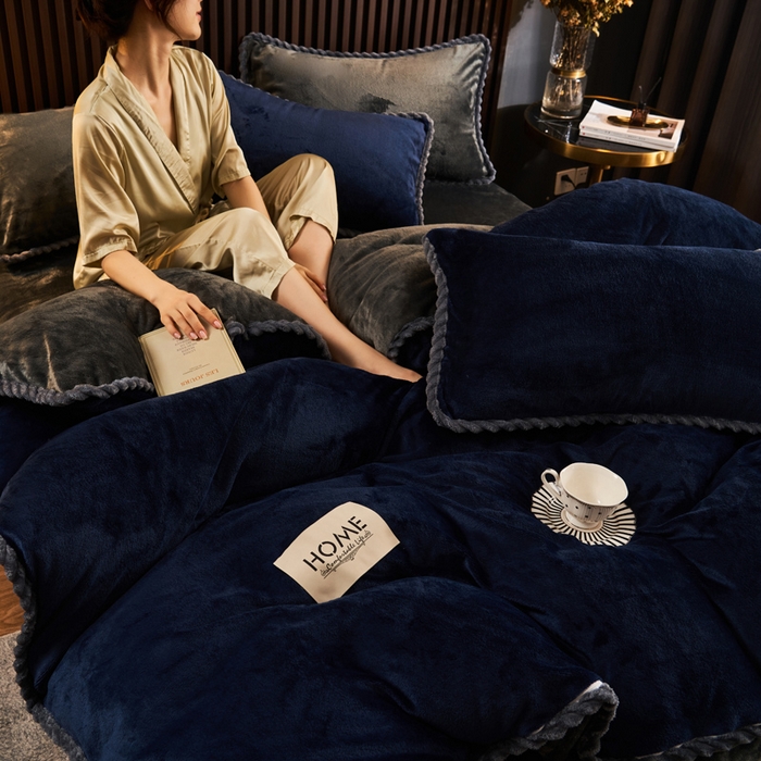 91家纺网 家纺一手货源 找家纺 早晨家纺 2025新款黑金牛奶绒纯色可拆洗冬被风格2 黑金-深蓝