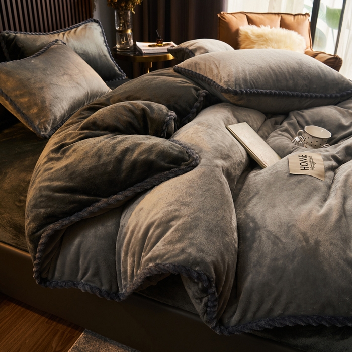 91家纺网 家纺一手货源 找家纺 早晨家纺 2025新款黑金牛奶绒纯色可拆洗冬被风格2 黑金-浅灰