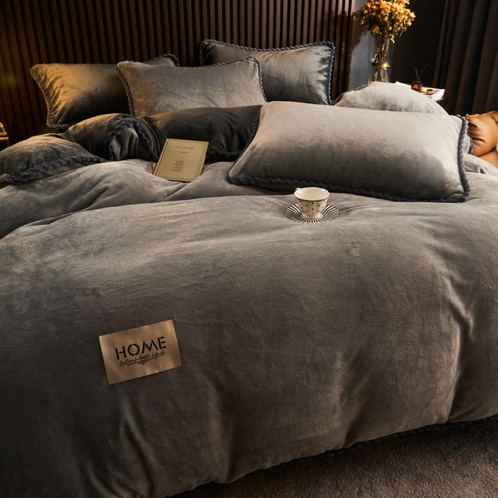 91家纺网 家纺一手货源 找家纺 早晨家纺 2025新款黑金牛奶绒纯色可拆洗冬被风格2 黑金-浅灰