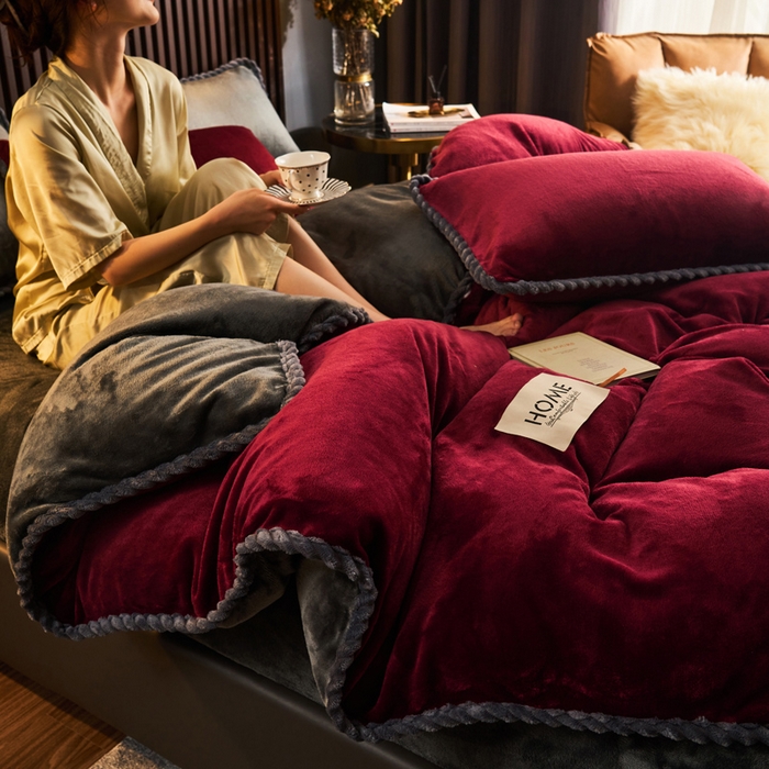 91家纺网 家纺一手货源 找家纺 早晨家纺 2025新款黑金牛奶绒纯色可拆洗冬被风格2 黑金-酒红