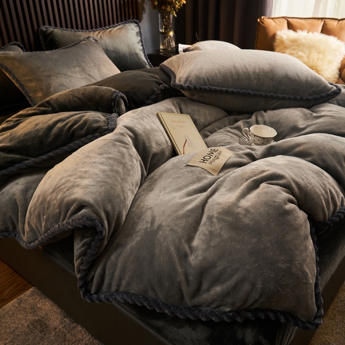 91家纺网 家纺一手货源 找家纺 早晨家纺 2025新款黑金牛奶绒纯色可拆洗冬被风格2 黑金-浅灰