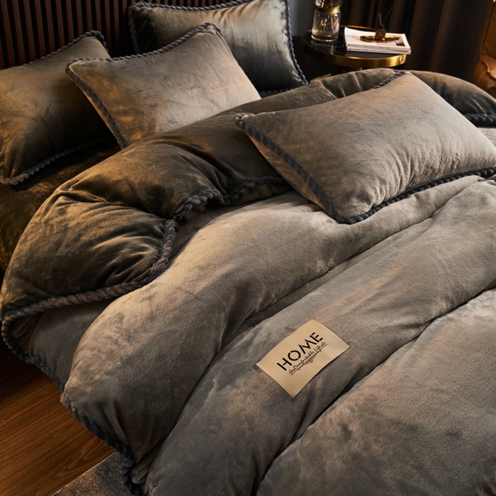 91家纺网 家纺一手货源 找家纺 早晨家纺 2025新款黑金牛奶绒纯色可拆洗冬被风格2 黑金-浅灰