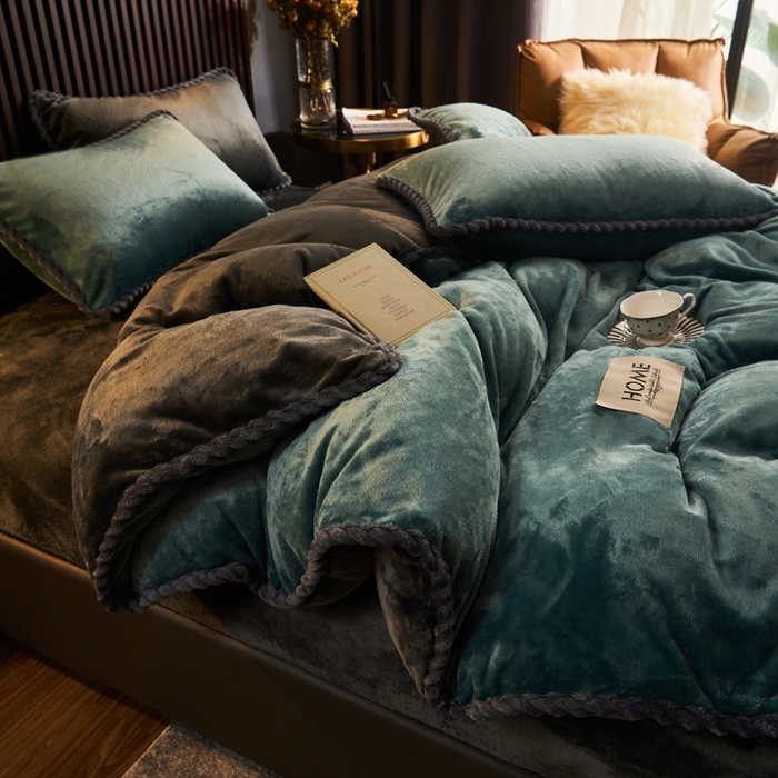 91家纺网 家纺一手货源 找家纺 早晨家纺 2025新款黑金牛奶绒纯色可拆洗冬被风格2 黑金-孔雀蓝