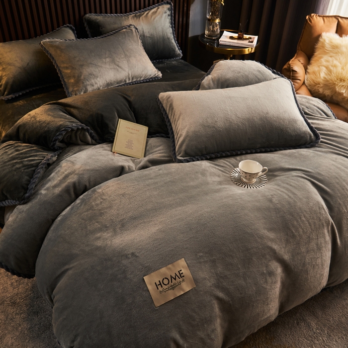 91家纺网 家纺一手货源 找家纺 早晨家纺 2025新款黑金牛奶绒纯色可拆洗冬被风格2 黑金-浅灰