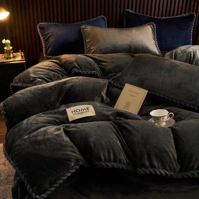 91家纺网 家纺一手货源 找家纺 早晨家纺 2025新款黑金牛奶绒纯色可拆洗冬被风格2 黑金-深灰