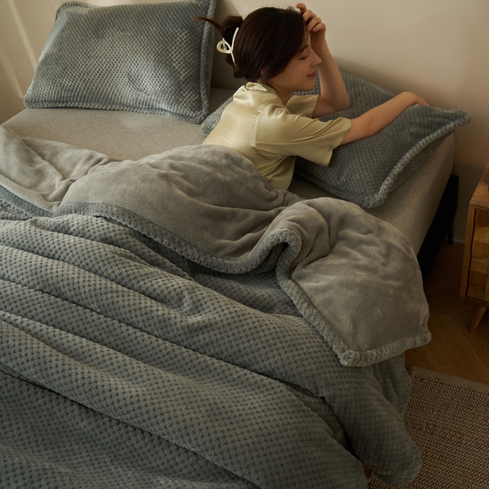 91家纺网 家纺一手货源 找家纺 （总）早晨家纺 2025新款尚流款-提花双层毛毯【拉链款】