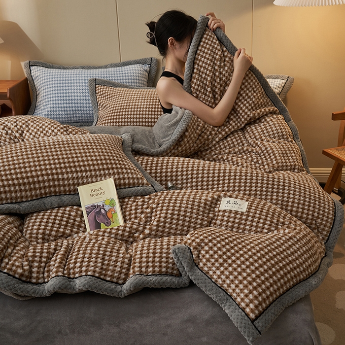 91家纺网 家纺一手货源 找家纺 早晨家纺 2025新款豆豆款菠萝格-可拆卸冬被 豆豆绒-小格咖