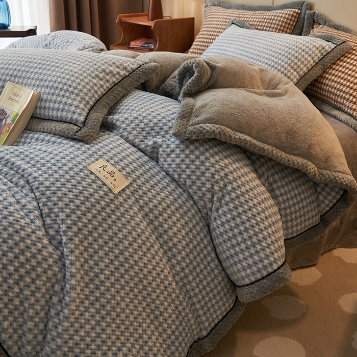 91家纺网 家纺一手货源 找家纺 早晨家纺 2025新款豆豆款菠萝格-可拆卸冬被 豆豆绒-小格蓝