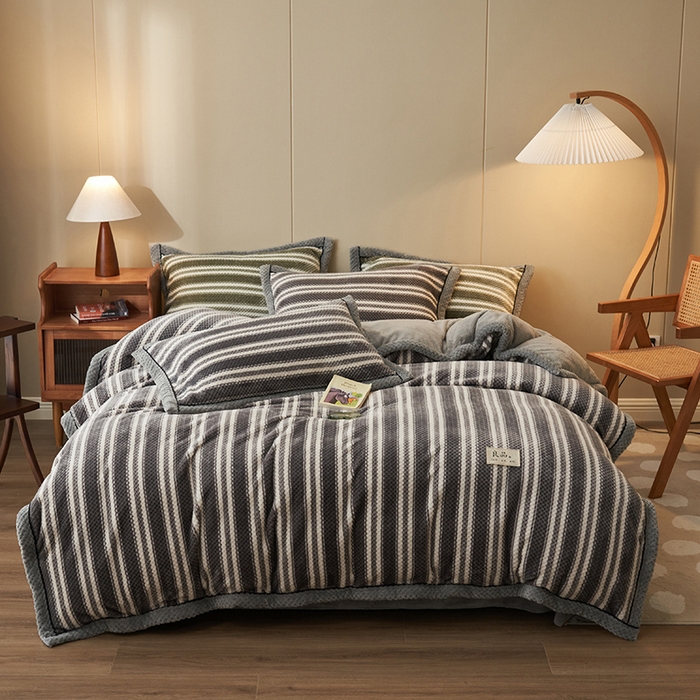 91家纺网 家纺一手货源 找家纺 早晨家纺 2025新款豆豆款菠萝格-可拆卸冬被 豆豆绒-灰条