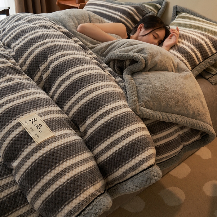 91家纺网 家纺一手货源 找家纺 早晨家纺 2025新款豆豆款菠萝格-可拆卸冬被 豆豆绒-灰条