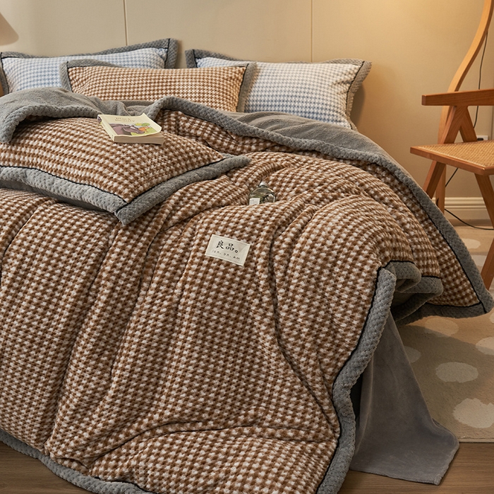 91家纺网 家纺一手货源 找家纺 早晨家纺 2025新款豆豆款菠萝格-可拆卸冬被 豆豆绒-小格咖