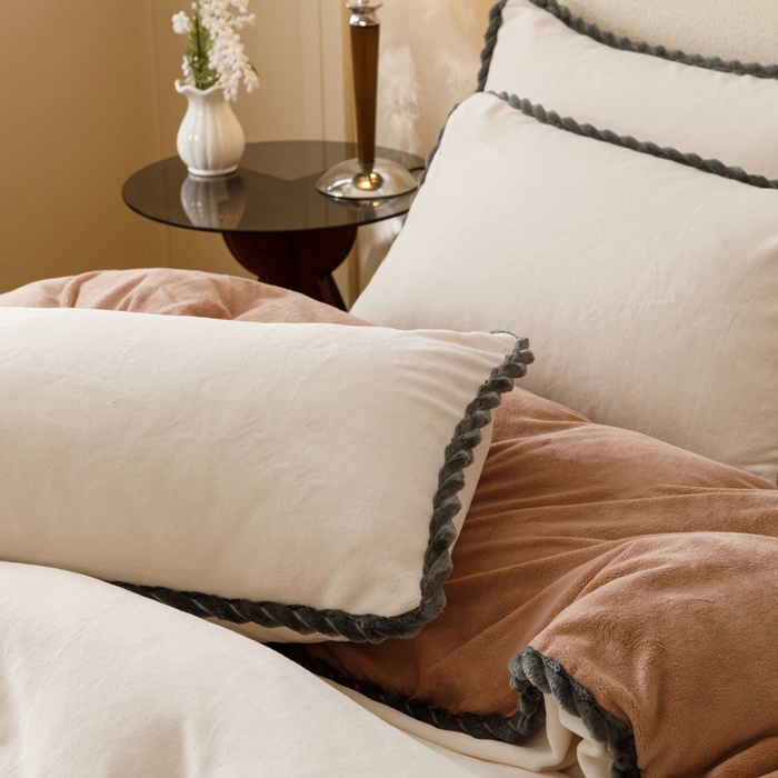 91家纺网 家纺一手货源 找家纺 早晨家纺 2025新款双拼牛奶绒-单被套 双拼奶白+奶茶咖