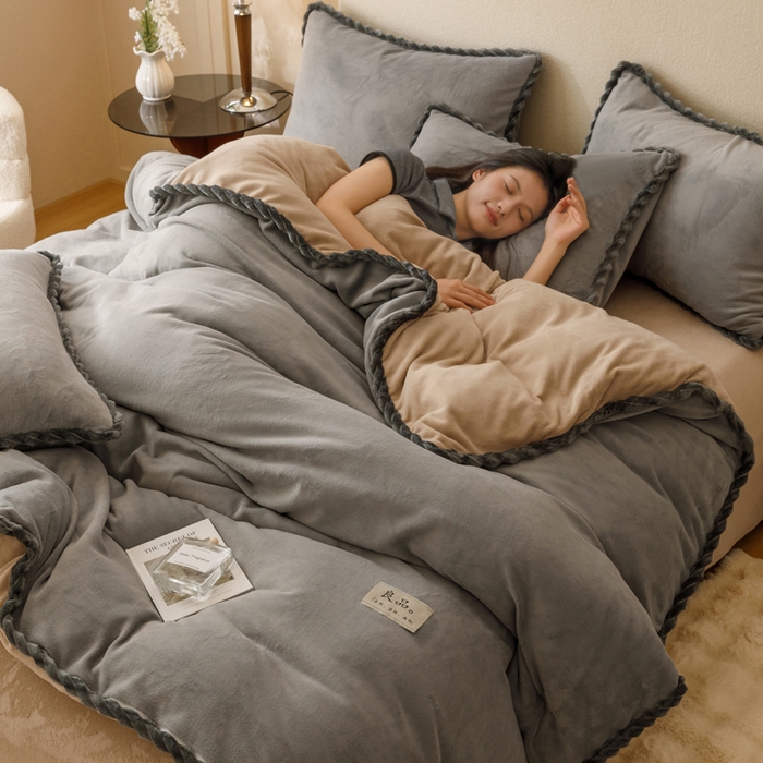 91家纺网 家纺一手货源 找家纺 早晨家纺 2025新款双拼牛奶绒-单被套 双拼浅灰+米驼