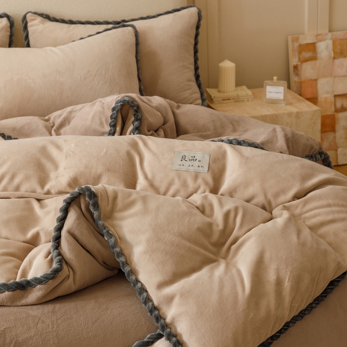 91家纺网 家纺一手货源 找家纺 早晨家纺 2025新款双拼牛奶绒-单被套 双拼米驼+奶茶咖