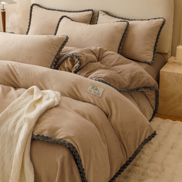 91家纺网 家纺一手货源 找家纺 早晨家纺 2025新款双拼牛奶绒-单被套 双拼米驼+奶茶咖