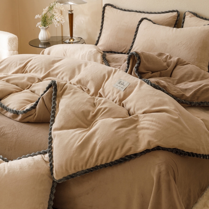 91家纺网 家纺一手货源 找家纺 早晨家纺 2025新款双拼牛奶绒-单被套 双拼米驼+奶茶咖