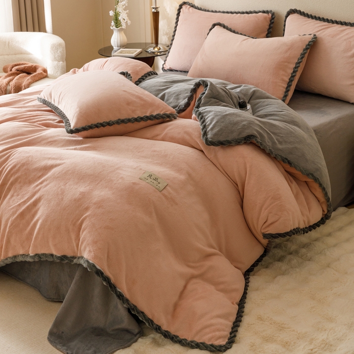 91家纺网 家纺一手货源 找家纺 早晨家纺 2025新款双拼牛奶绒-单被套 双拼玉色+浅灰