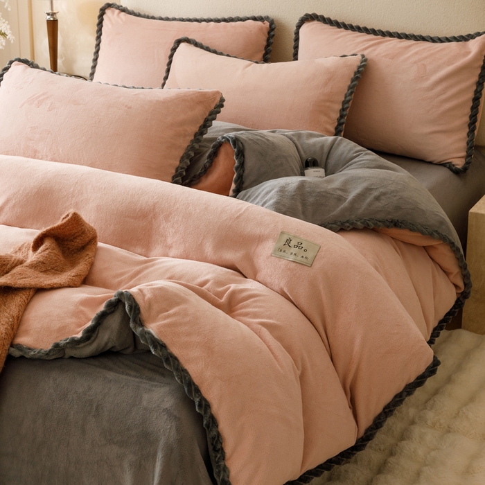 91家纺网 家纺一手货源 找家纺 早晨家纺 2025新款双拼牛奶绒-单被套 双拼玉色+浅灰