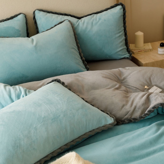 91家纺网 家纺一手货源 找家纺 早晨家纺 2025新款双拼牛奶绒-单被套 双拼孔蓝+浅灰