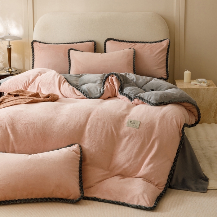 91家纺网 家纺一手货源 找家纺 早晨家纺 2025新款双拼牛奶绒-单被套 双拼玉色+浅灰